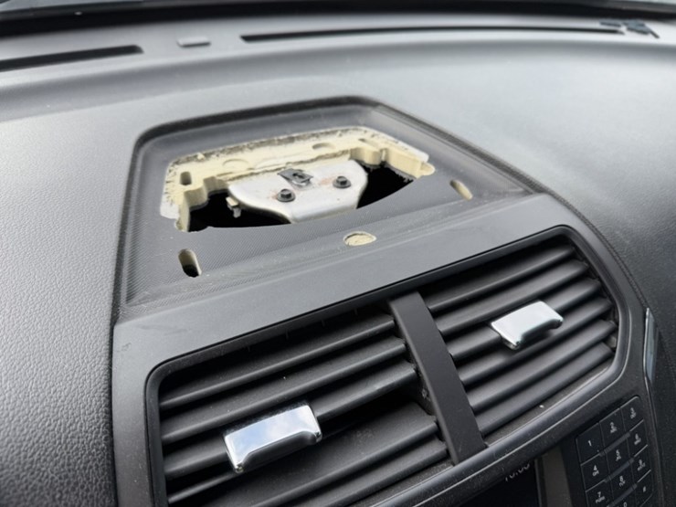 2017-ford-explorer-image-35