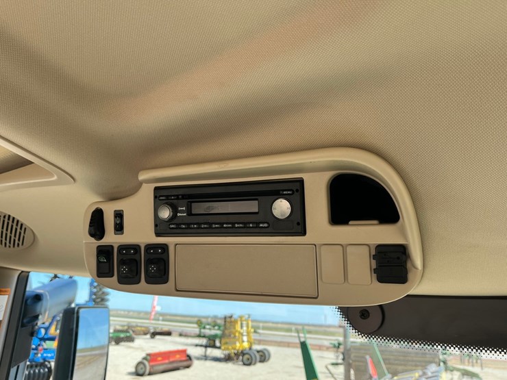 2015-john-deere-6145r-image-25