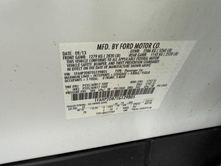 2014-ford-taurus-sedan-image-10