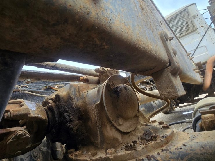 1996-mack-rd690s-image-89