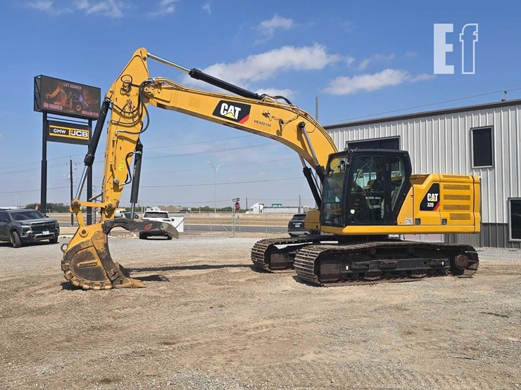 2019-caterpillar-320-image-1