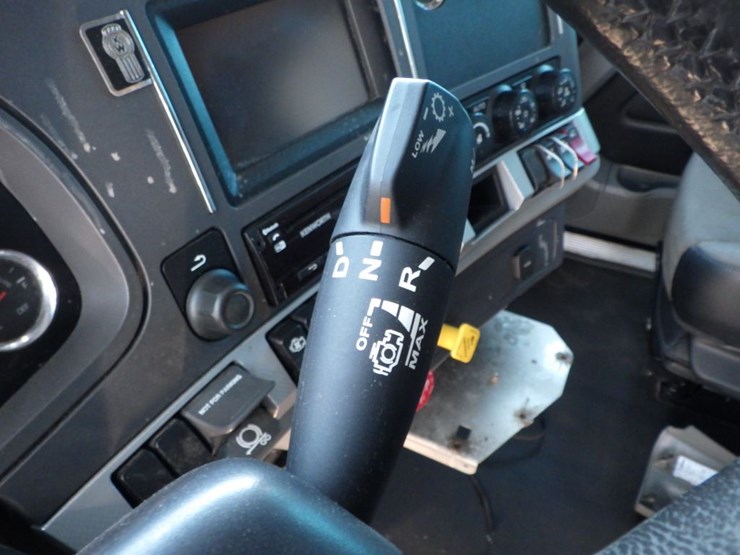 2020-kenworth-t680-image-23