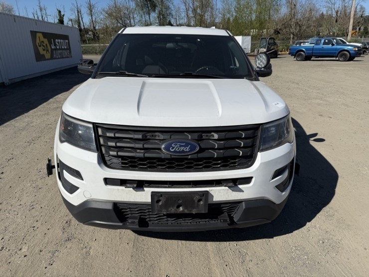 2017-ford-explorer-image-8