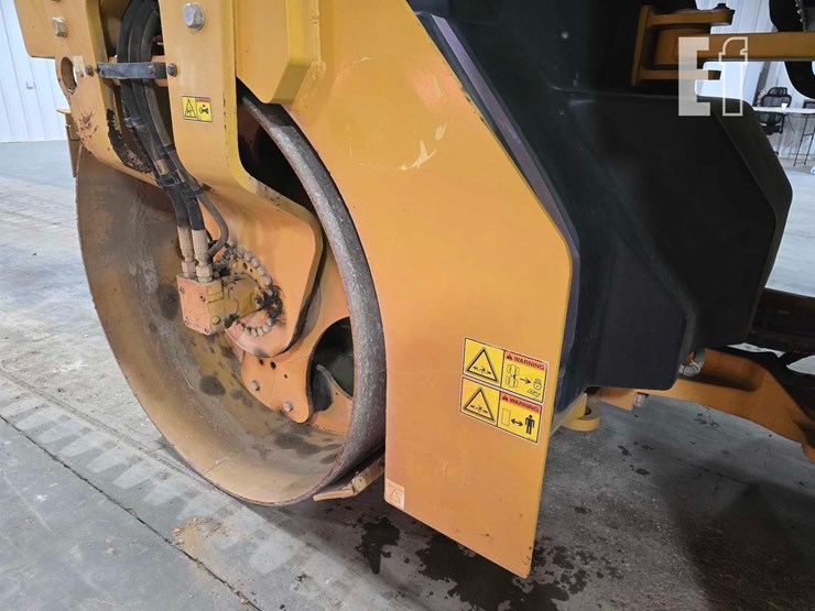 2017-caterpillar-cb10-image-15