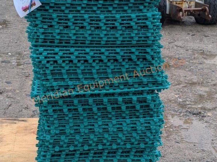 ~153--green-interlocking-rubber-floor-tiles-image-1