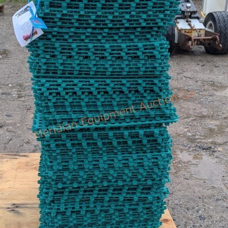 ~153- Green Interlocking Rubber Floor Tiles