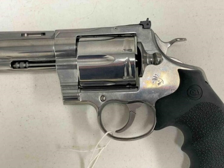 colt-revolver-image-2