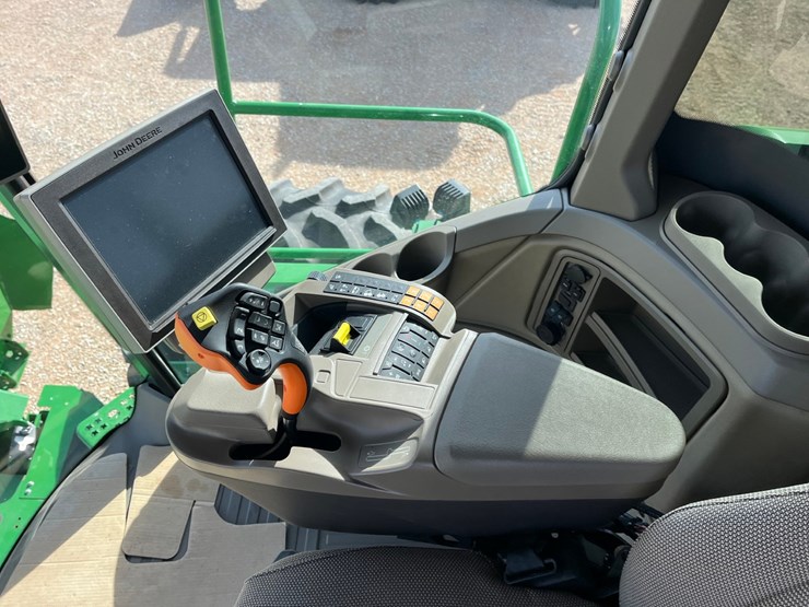 2023-john-deere-w235r-image-33