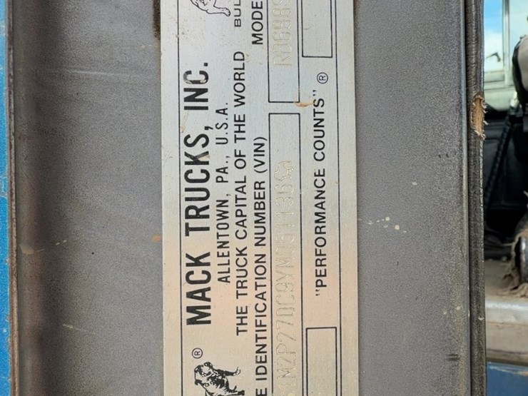 2000-mack-rd688s-image-38