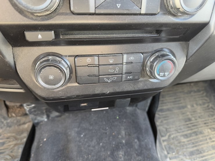 2017-ford-f150-xlt-image-36