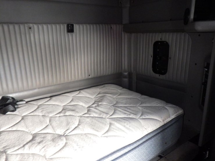 2016-kenworth-t800-image-4