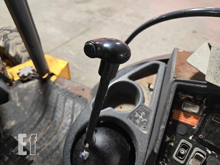 2005-deere-410g-image-24