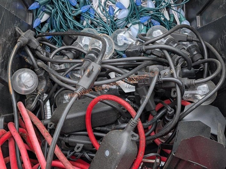 outdoor-string-lighting-&-accessories-image-7