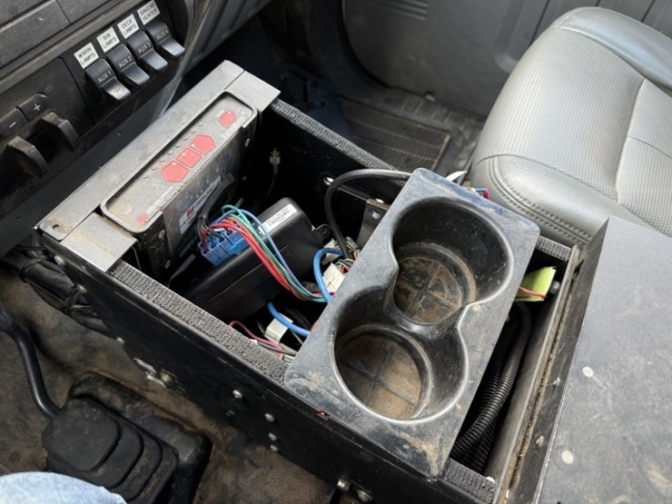 2013-ford-f550-sd-image-28