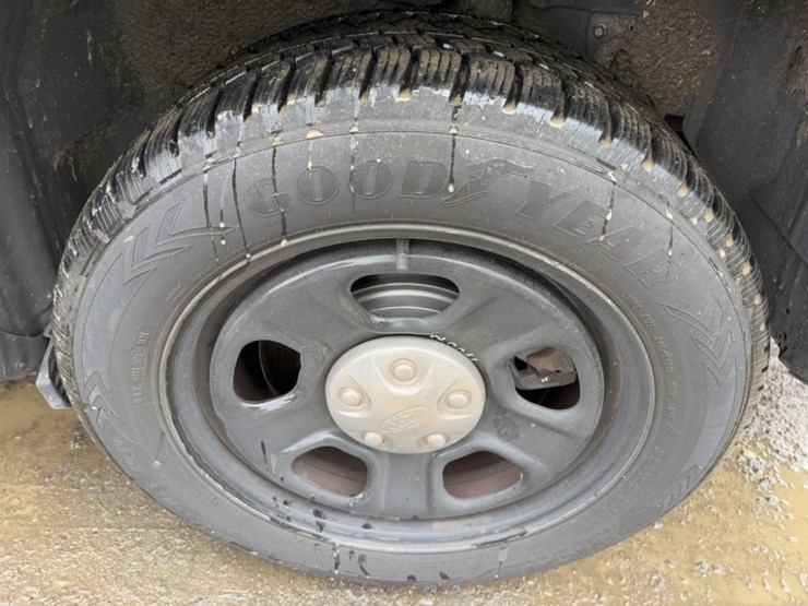 2017-ford-explorer-image-17