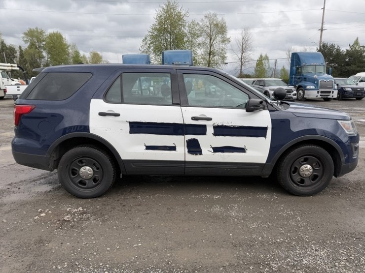 2017-ford-explorer-image-3