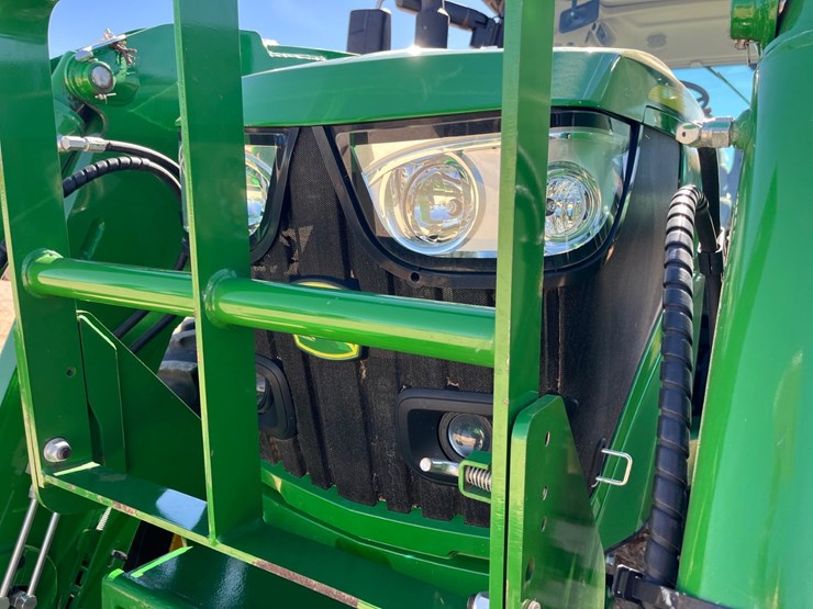 2015-john-deere-6145r-image-4