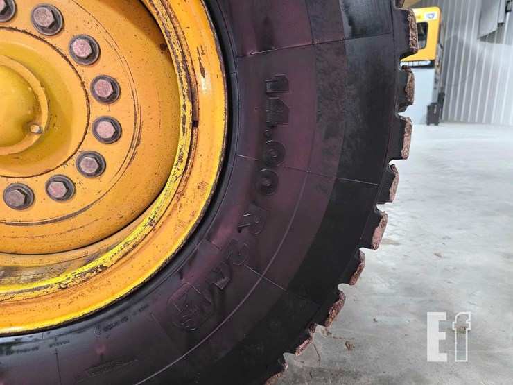 2009-deere-770g-image-32