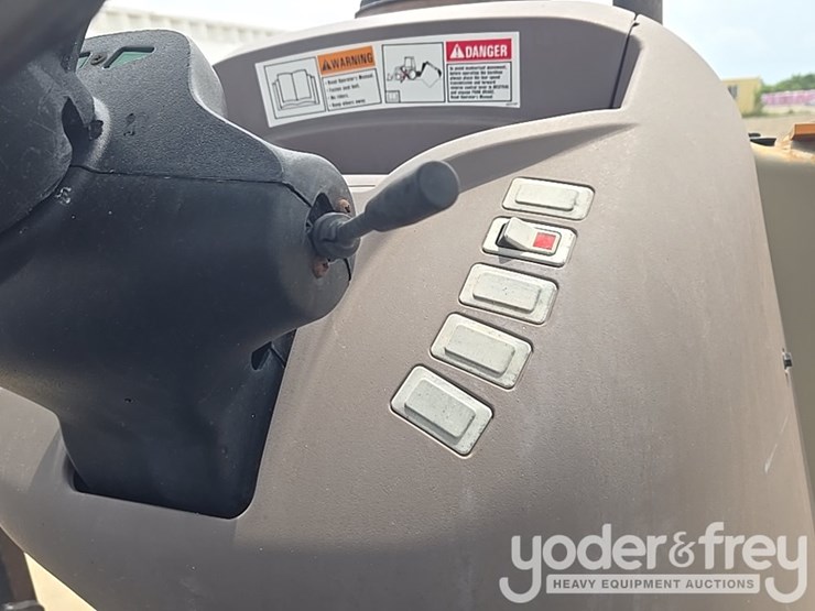 2004-case-580m-image-84