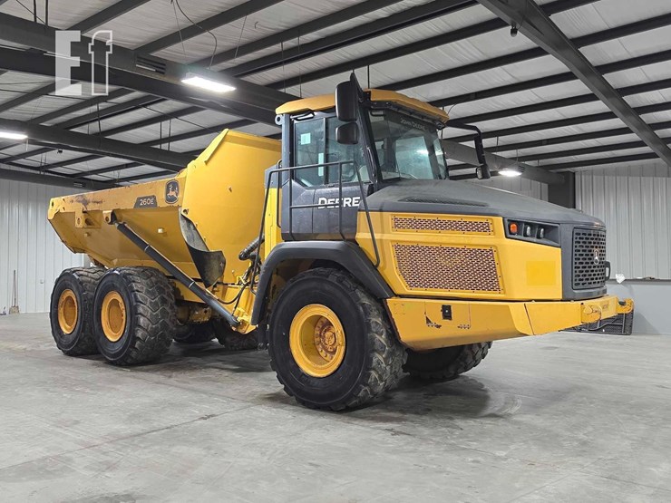 2021-deere-260e-image-2