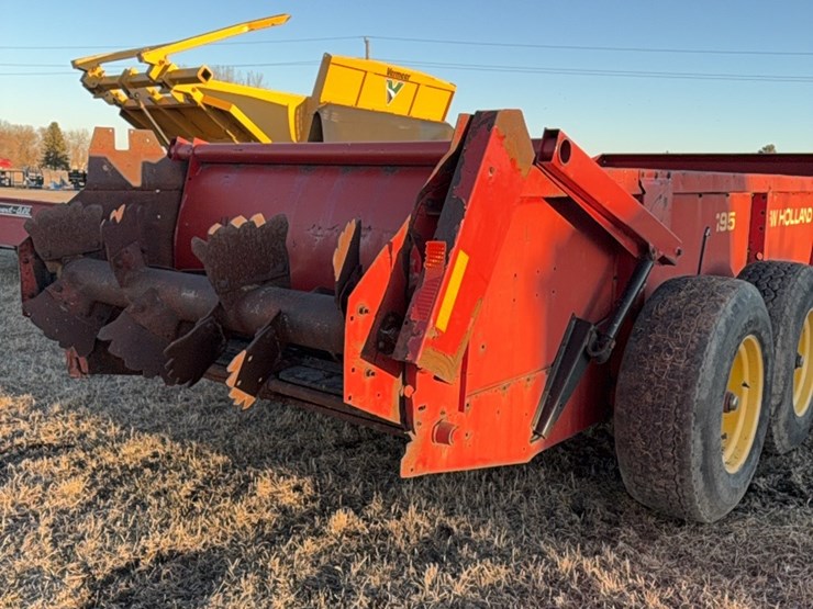 new-holland-195-image-25