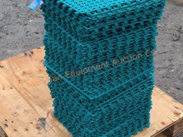 ~153--green-interlocking-rubber-floor-tiles-image-2