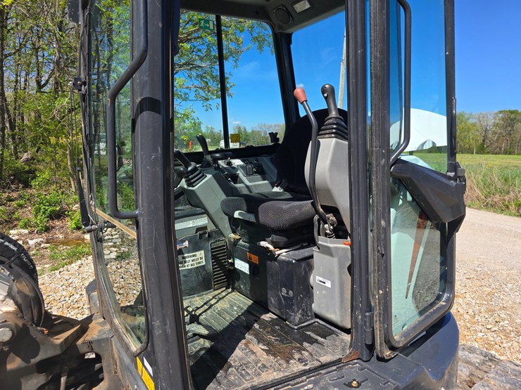 2022-bobcat-e50-image-51