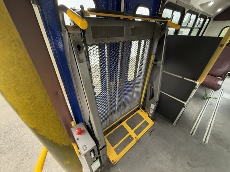 2008-ford-e450-image-32