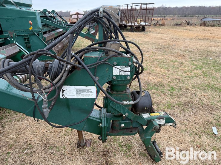 2012-kmc-3386-peanut-combine-image-10