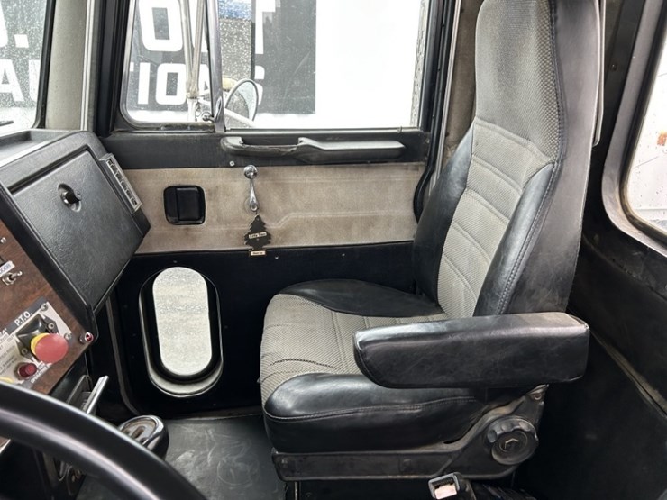 1994-peterbilt-377-image-21