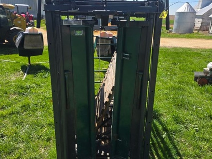 #542-•-tuff-built-cattle-chute-image-9