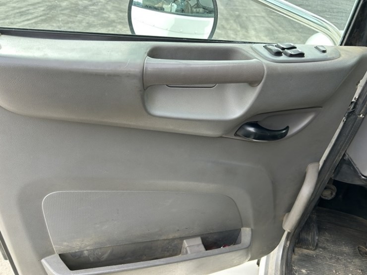 2017-peterbilt-337-image-17