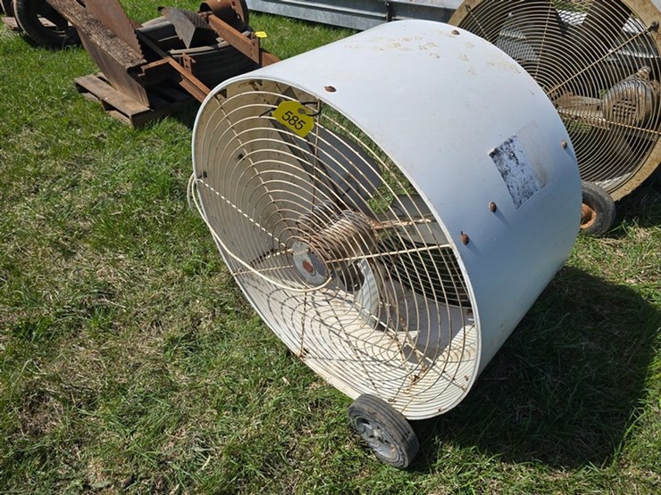 #585-•-shaefer-barn-fan-image-1