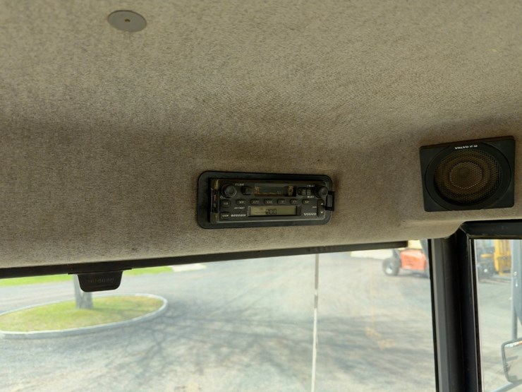 2003-volvo-a40d-image-40