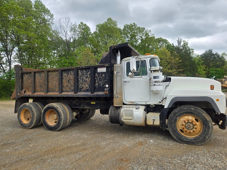 1996-mack-rd690s-image-17