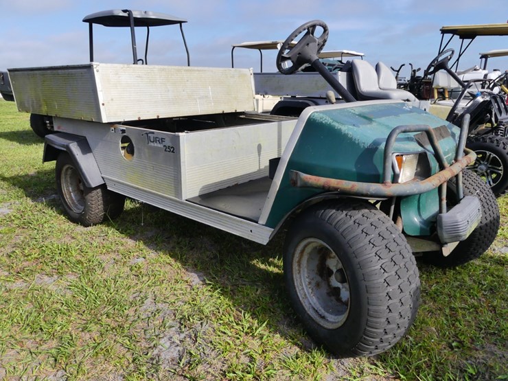 club-car-carryall-252-image-2