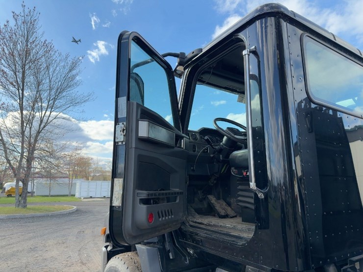 2015-caterpillar-ct660-image-33