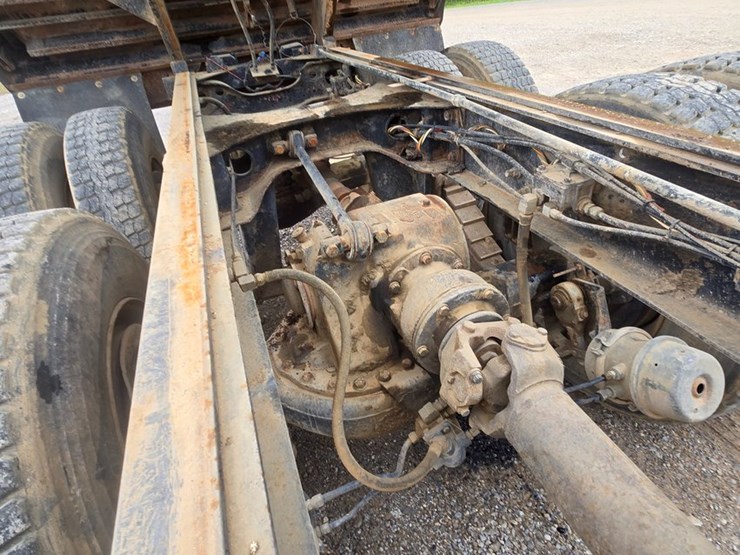 1996-mack-rd690s-image-90