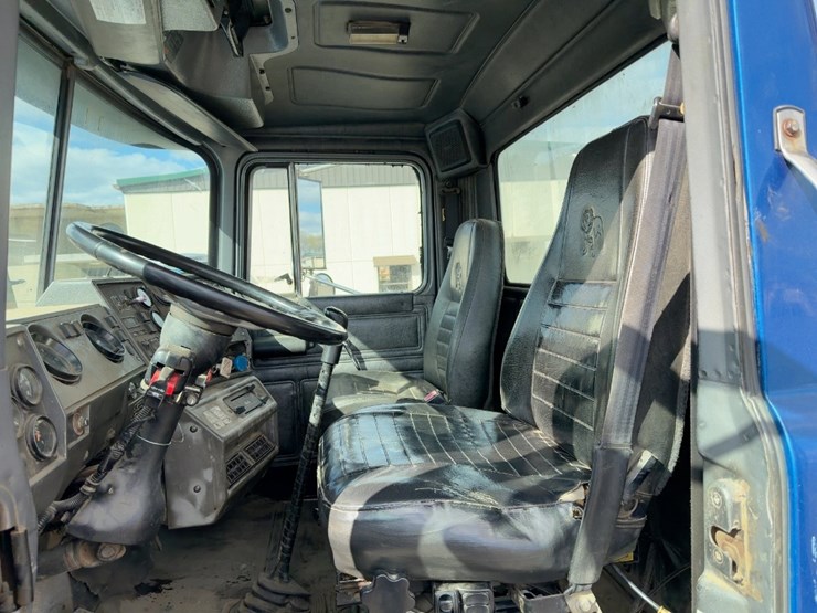 2000-mack-rd688s-image-30