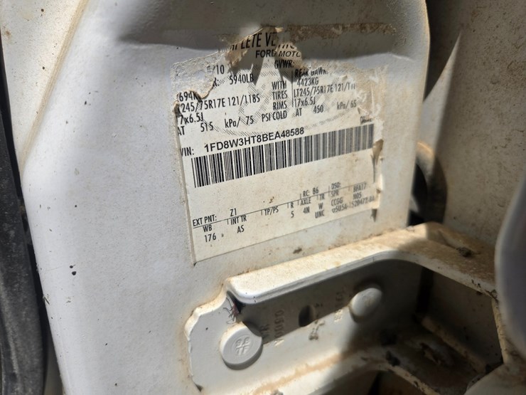 2011-ford-f350-image-32