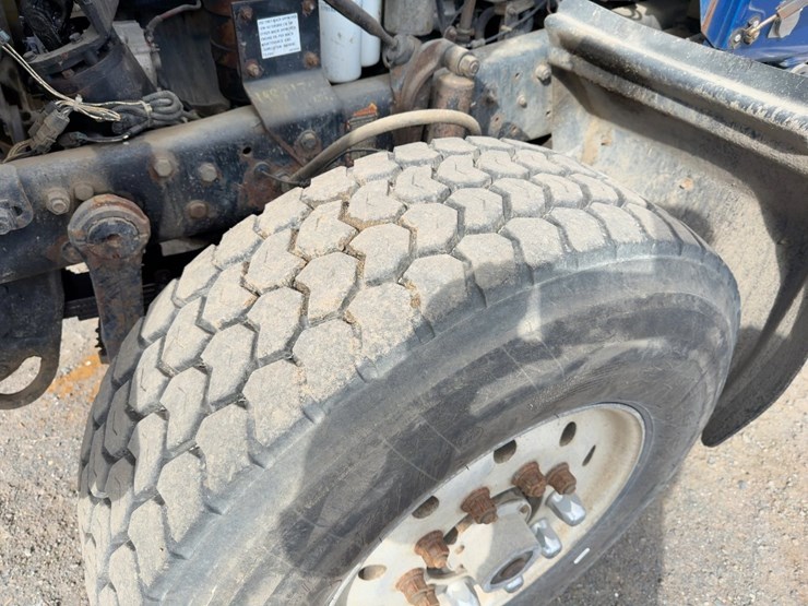 2000-mack-rd688s-image-9