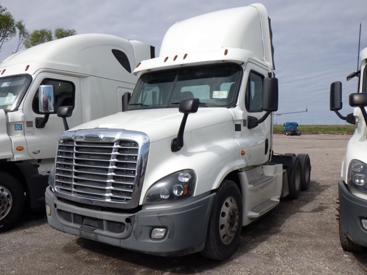 2017-freightliner-cascadia-125-image-1