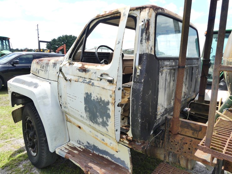 1990-ford-f700-image-8