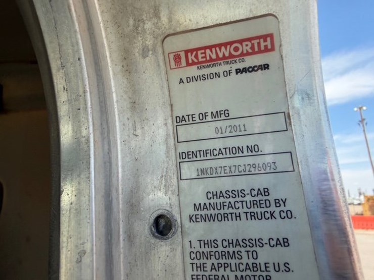2012-kenworth-t800-image-16