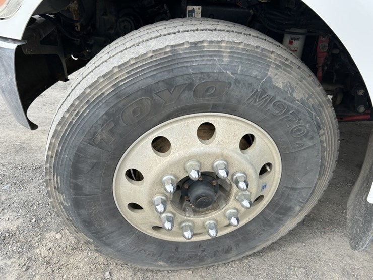 2017-peterbilt-337-image-34