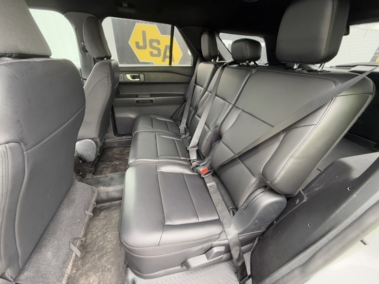 2021-ford-explorer-image-22