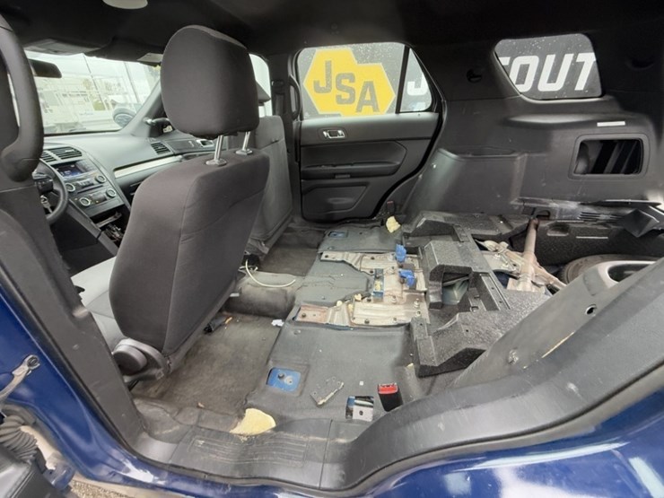 2017-ford-explorer-image-22