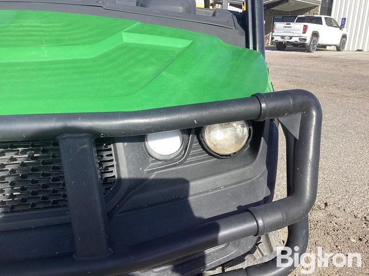 2019-john-deere-gator-image-9