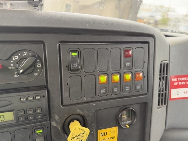 2007-international-7400-image-34