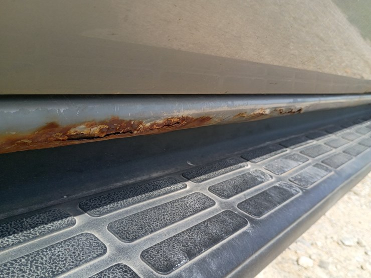 2005-chevrolet-suburban-image-94